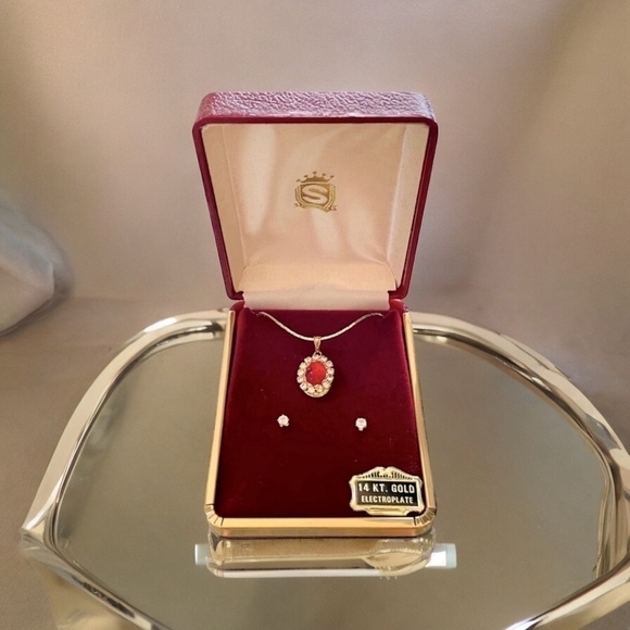 NIB Vintage 14K Gold Plated Red / White Crystal Necklace & Earrings Set Jewelry - Picture 2 of 7